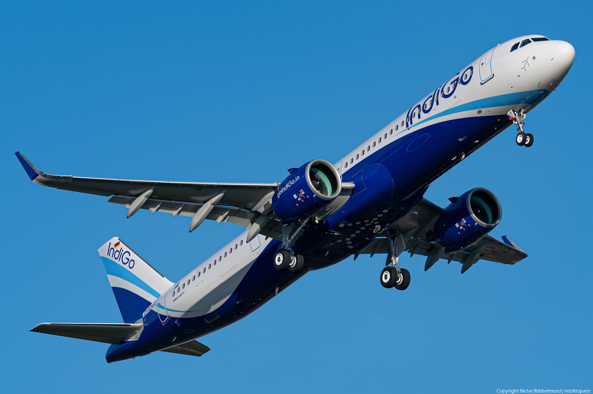 Indigo Airbus A321-271nx (d-azah) 